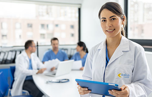 medica de salud colsubsidio sonriendo