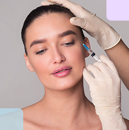 mujer se aplica botox en la cara
