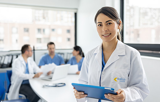 doctora de salud colsubsidio sonriendo