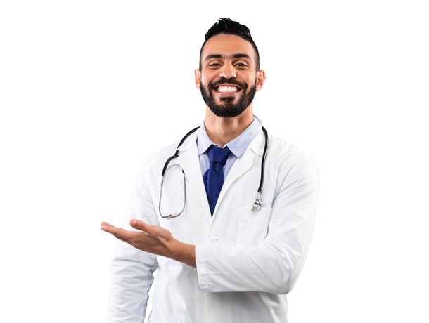 Médico sonriendo con el logo de Colsubsidio en la bata
