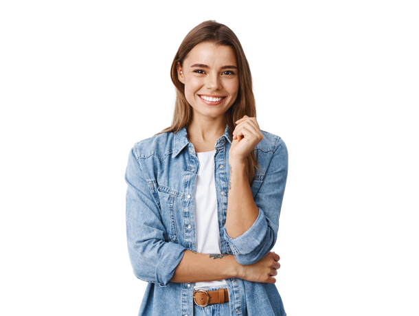 Persona sonriendo y mirando a la cámara, con vestimenta casual, representando bienestar y confianza.